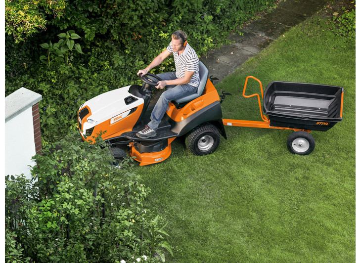 Прицеп-самосвал APU 300 для моделей тракторов STIHL Прицеп-самосвал APU 300 для моделей тракторов STIHL